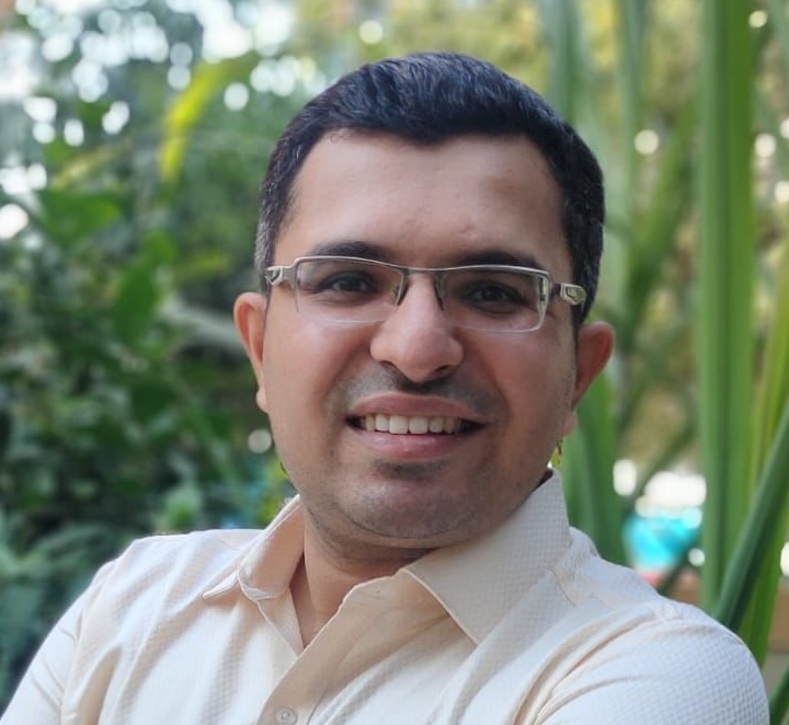 Dr. Dr. Hitesh Navapariya - Oral and Maxillofacial Surgeon at The Dentist Silvassa